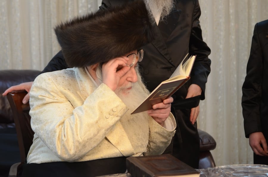 שבת היסטורית בביתר עילית בראשות האדמו"ר מצאנז • תיעוד ענק