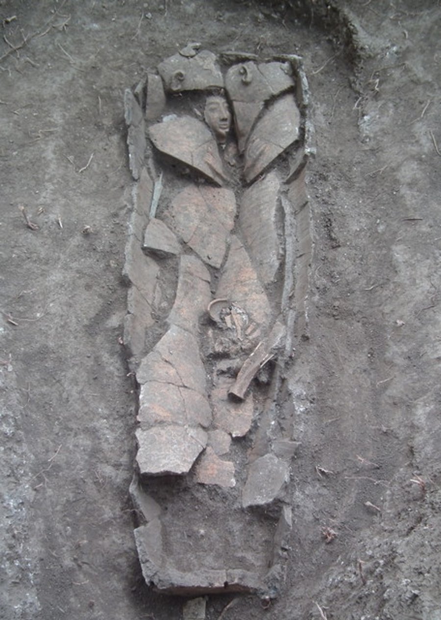 נחשף ארון קבורה בן 3300 שנה