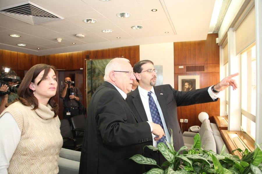 רבקה רביץ עם רובי ריבלין ושגריר ארה"ב