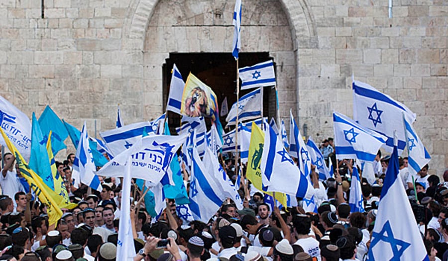 ריקוד הדגלים המסורתי ביום ירושלים