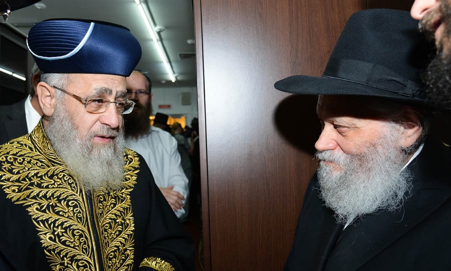 שנה בדיוק לאחר שפוטין החזיר אותה: הרבנים הראשיים ביקרו בספריית שניאורסון