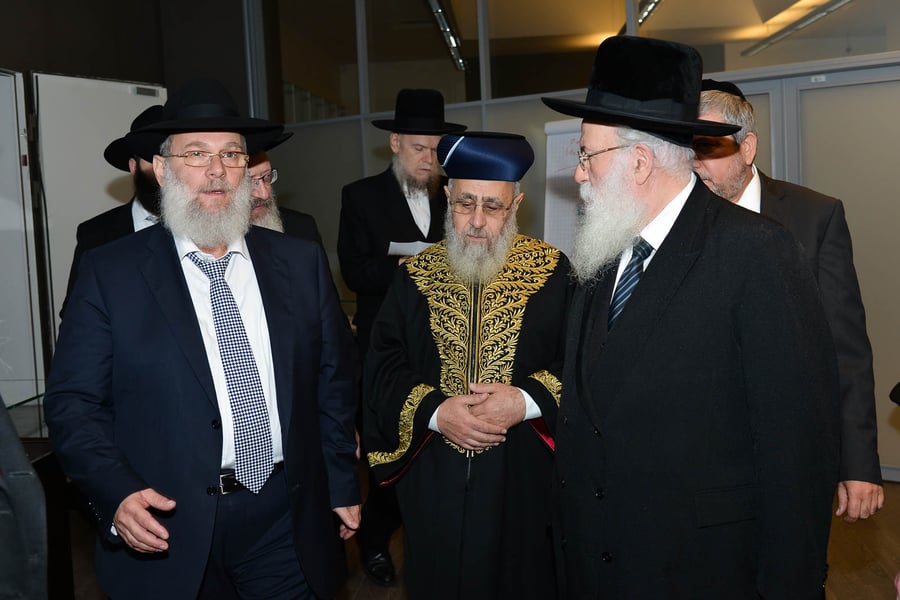שנה בדיוק לאחר שפוטין החזיר אותה: הרבנים הראשיים ביקרו בספריית שניאורסון