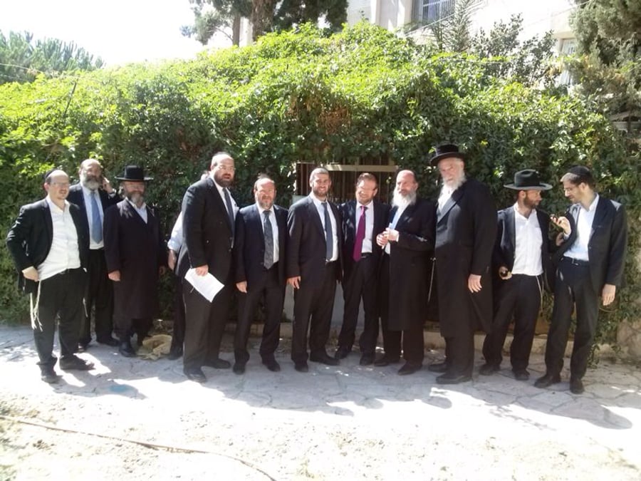 חברי סיעת יהדות התורה בירושלים קיימו סיור תמיכה מיוחד בתושבים החרדים של 'קריית יובל'