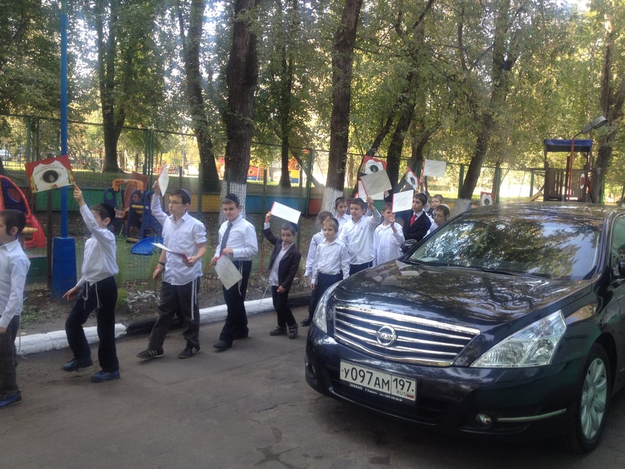 מוסקבה: האדמו"ר מטשערנוביל ביקר בקהילה הליטאית