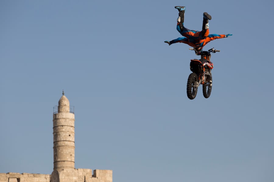כזה לא ראיתם: פעלולי האופנועים בירושלים • גלריה