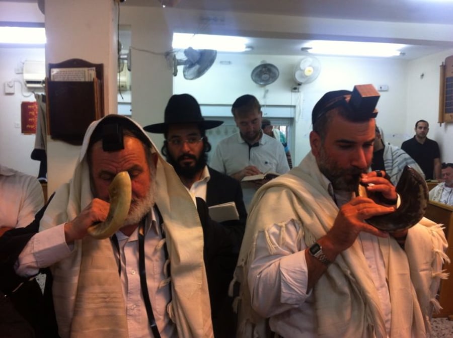 בעקבות המצב הביטחוני: הרב עמאר והרב בוארון ערכו עצרת תפילה