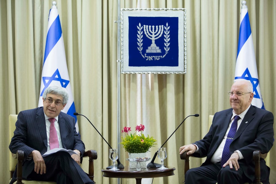 פגש עם נשיא הוועד היהודי האמריקאי סטנלי ברגמן.