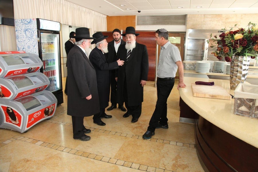 הגר"ש עמאר ביקר במטבחי הכנסת