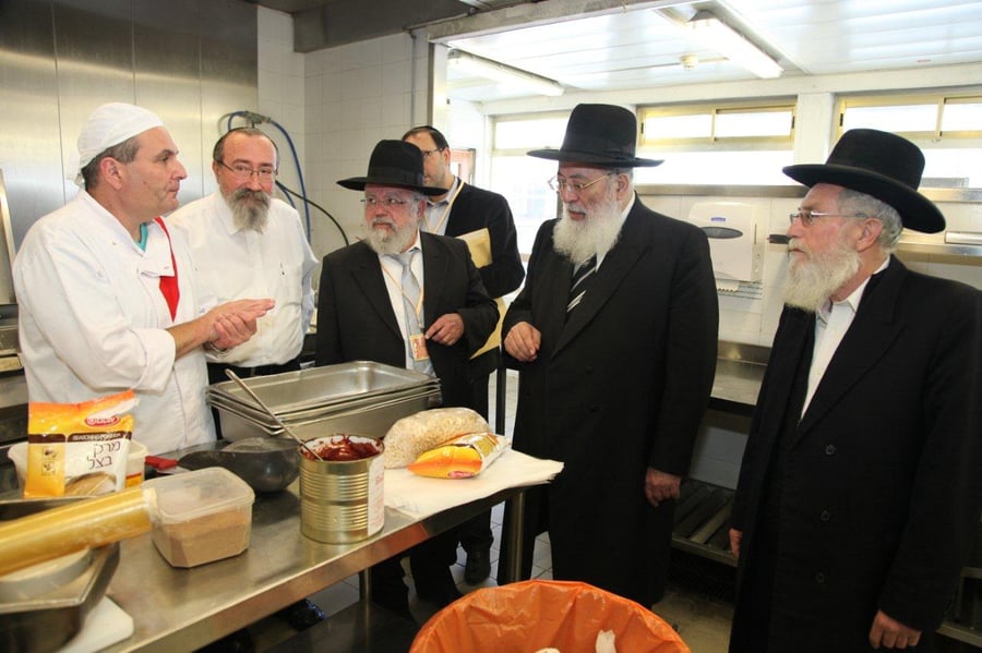הגר"ש עמאר ביקר במטבחי הכנסת