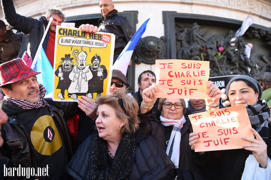 גלריה: עצרת הענק ברחובות צרפת ובבית הכנסת הגדול