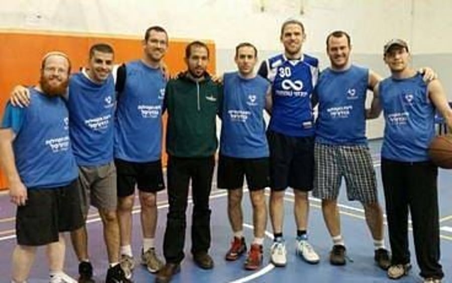 הכירו: ליגת הכדורסל של בתי הכנסת בלוד