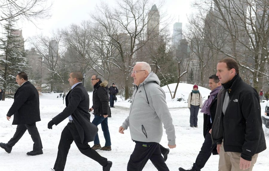 למרות השלג: הנשיא ריבלין יצא להליכה ב'סנטרל פארק'