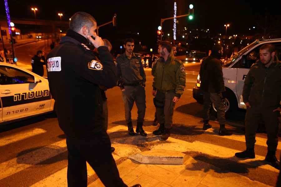 גלריה: 'המחבלים' הפגינו מול הכנסת ורוססו בגז מדמיע