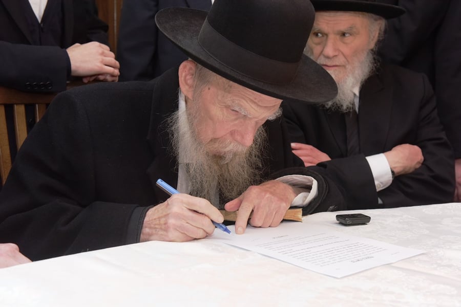 גדולי ישראל פתחו את "המגבית להצלת בית הכנסת הליגמן"