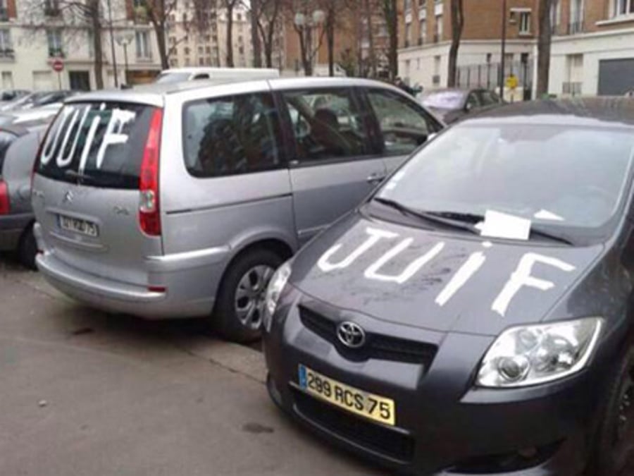 אנטישמיות בפריז: כתובות יהודי רוססו על רכבים