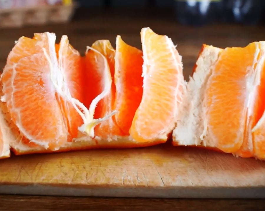 תוך 30 שניות: הדרך הכי קלה בעולם לקלף תפוז