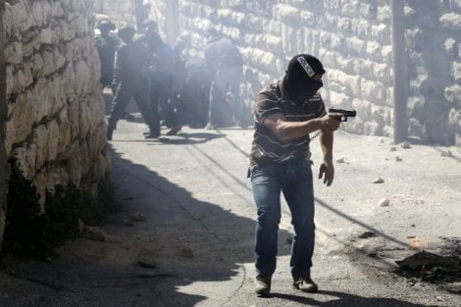 סקר: רוב ערביי יהודה ושומרון תומכים במאבק אלים נגד ישראל