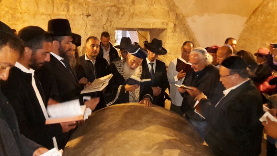 תמונות: הגר"ש עמאר ביקר בקבר יוסף