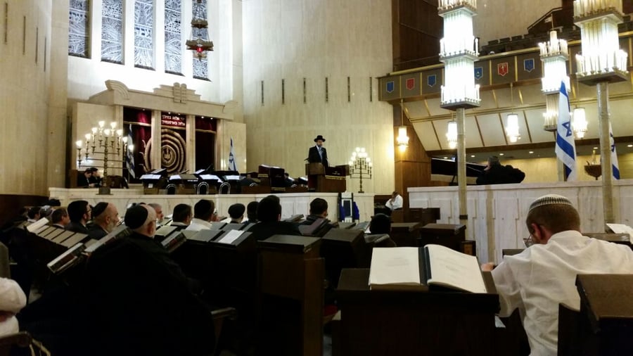 תיעוד: שירת 'התקווה' בבית הכנסת הגדול