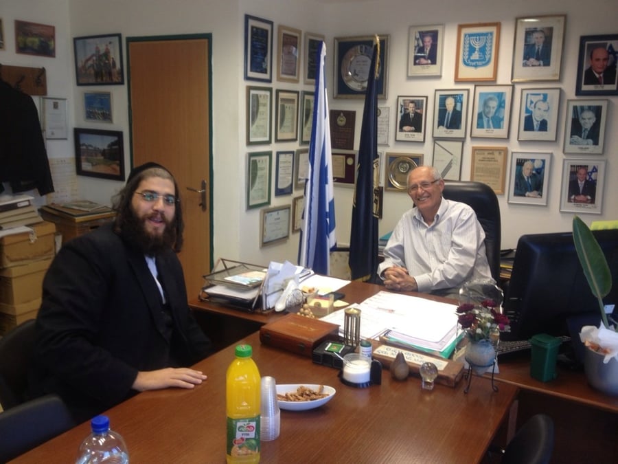 ראש עיריית אלעד ישראל פרוש עם עם מוטי דלג'ו, ראש מועצה אזורית דרום השרון