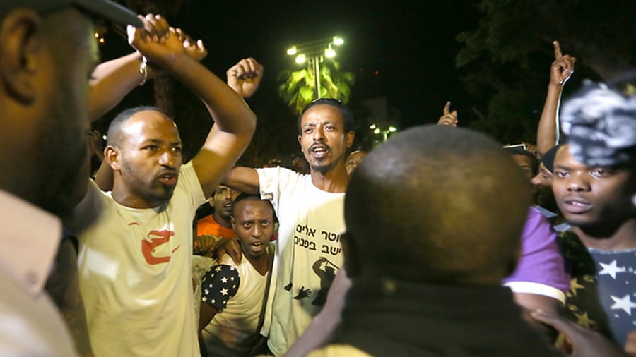 תל אביב: המפגינים האתיופים חסמו כבישים