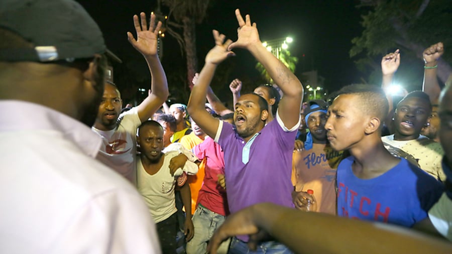 תל אביב: המפגינים האתיופים חסמו כבישים