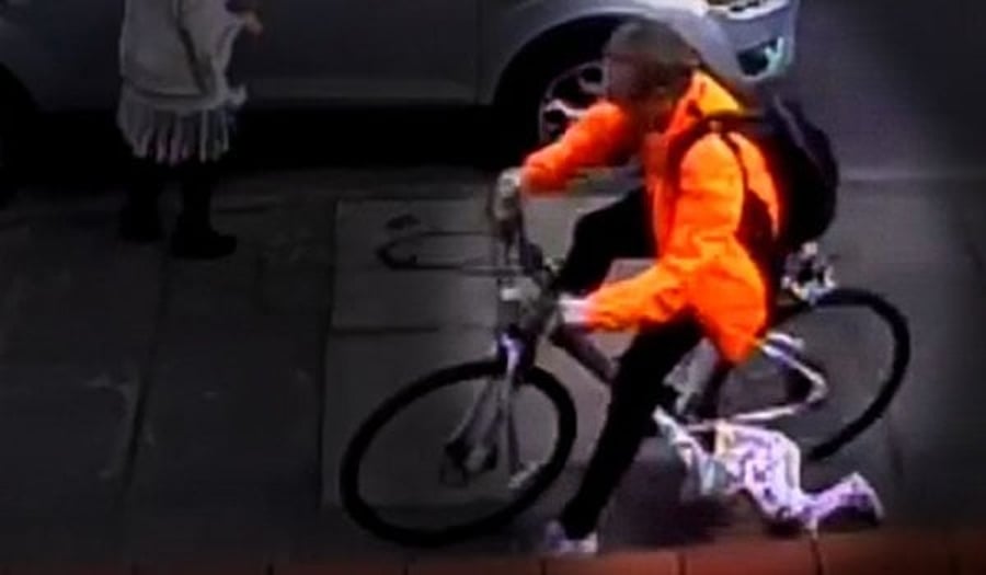 מסעיר את הרשת: רוכב אופניים דרס פעוטה ונמלט?
