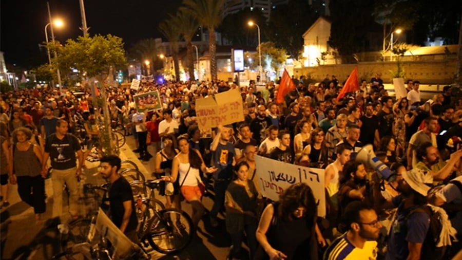 אלפים בתל אביב: "עוצרים את שודדי אוצרות הטבע"