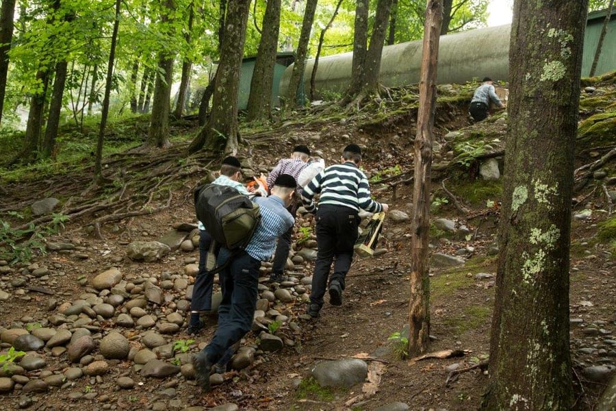 גלריה: תלמידי מוסדות סאטמר נופשים בהרים