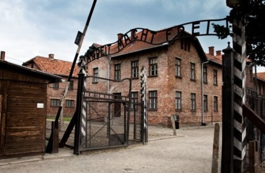 הכניסה למחנה ההשמדה אושוויץ
