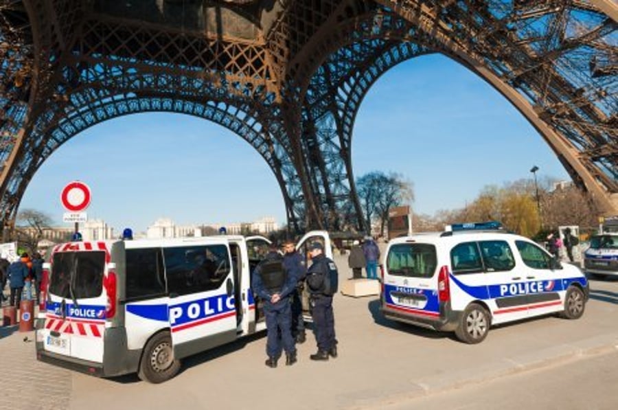 צרפת: ארבעה צעירים נעצרו בחשד לתכנון פעולות טרור