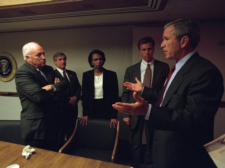 הנשיא לשעבר בוש ובכירי הממשל לאחר הפיגוע