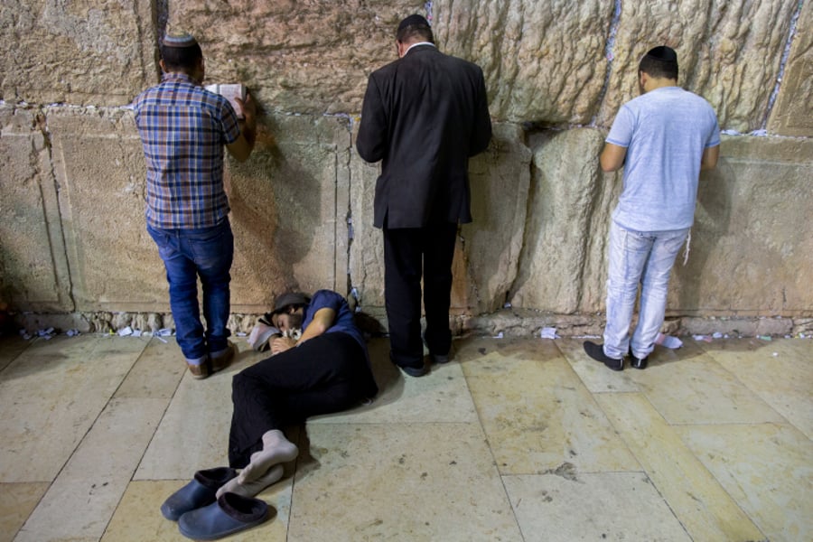 אבל ירושלמי: כך מתאבלים במאה שערים ובכותל המערבי
