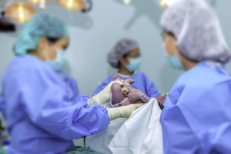 תינוק נולד עם שיתוק מוחין, בית החולים ישלם 1.9 מיליון