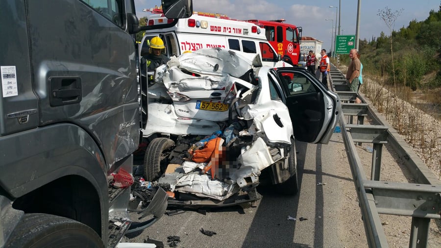תאונה בכביש 1 בין משאית לרכב פרטי: הרוג ושלושה פצועים