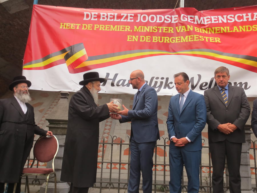 ראש הממשלה הבלגי ביקר במוסדות בעלזא