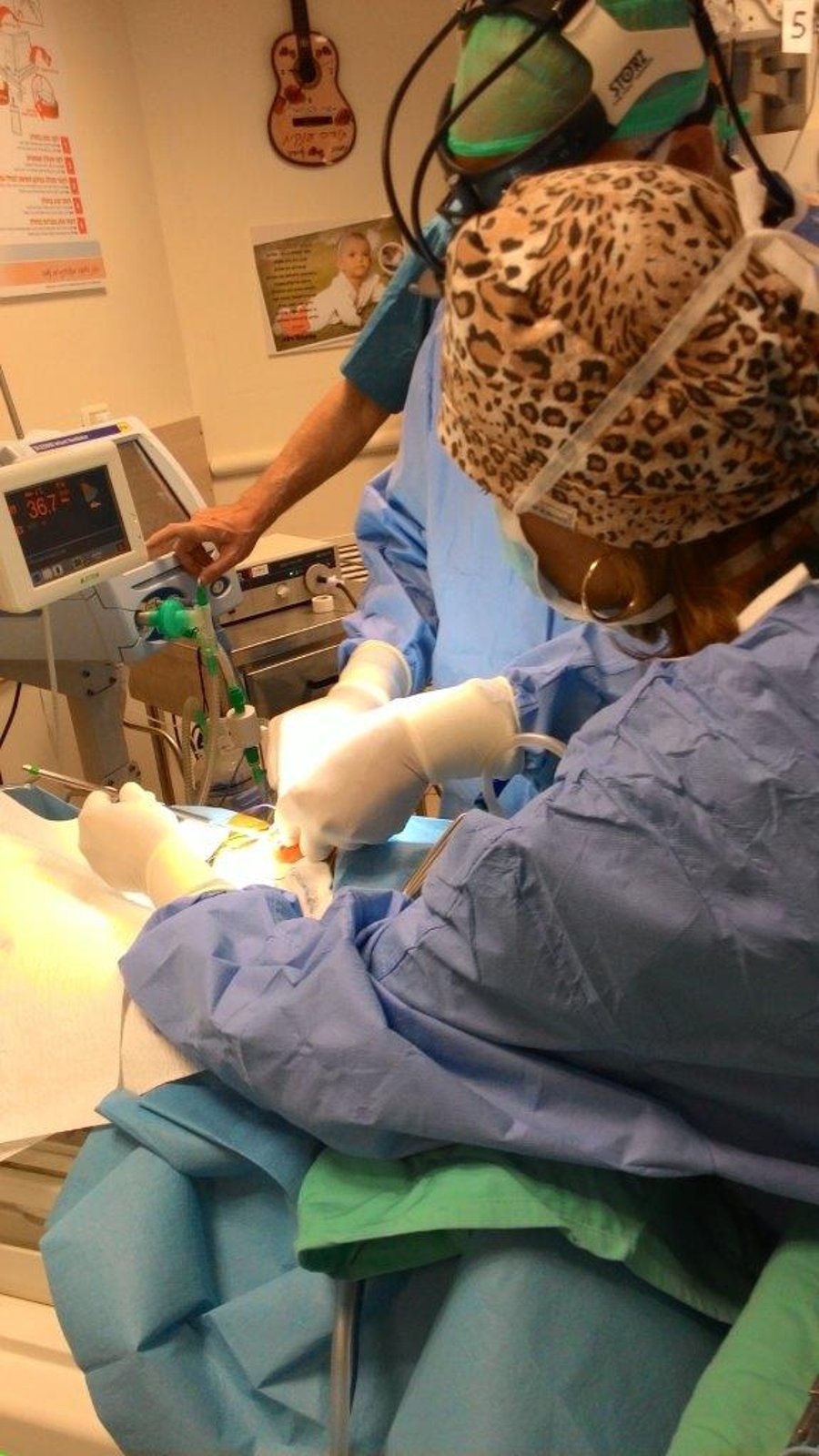 שרת הבריאות של חוף השנהב בקרה בפגייה של בית החולים מעייני הישועה: "הגיעו להישגים בינלאומיים"