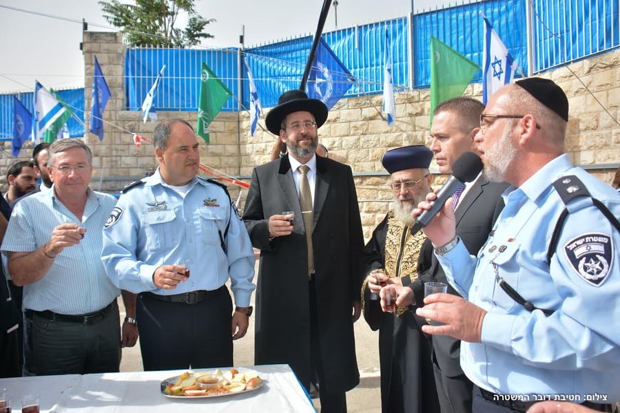 הרבנים הראשיים השתתפו בטקס הרמת כוסית במשטרה
