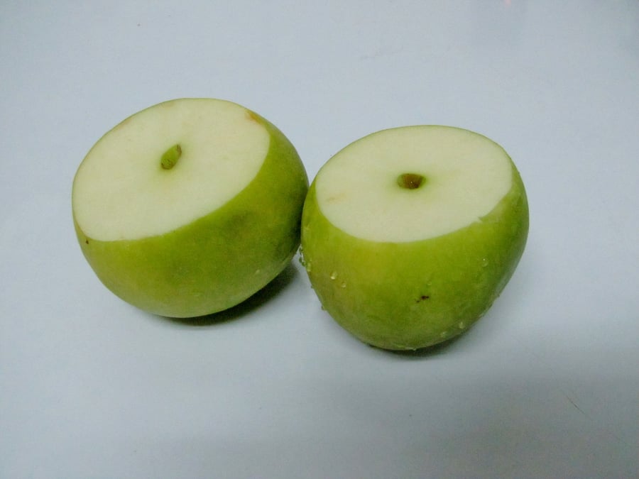מתכון לתפוח אפוי בציפוי קראמבל שקדים ברוטב וניל