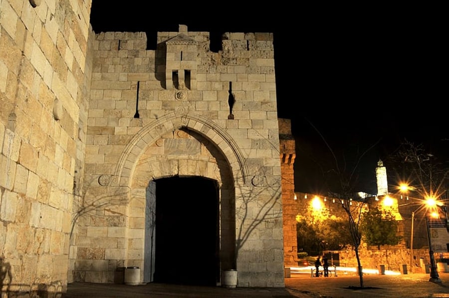 ירושלים: חמישה ערבים תקפו תלמיד ישיבה בשער יפו