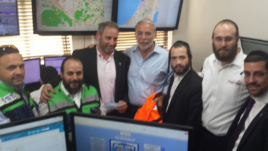 "אל תיכנעו לטרור"; חבר בית המחוקקים בניו יורק קפץ לביקור חיזוק בישראל