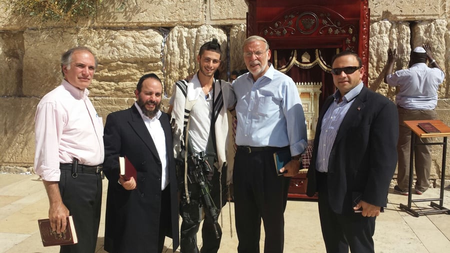 "אל תיכנעו לטרור"; חבר בית המחוקקים בניו יורק קפץ לביקור חיזוק בישראל
