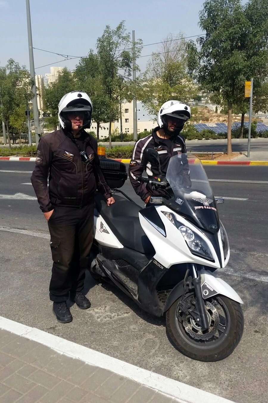 תיעוד: יחידת האופנועים לאבטחת מוסדות החינוך בירושלים הצילה תינוקת