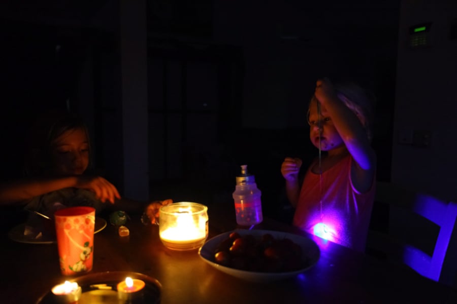 8,000 בתי אב מנותקים מרשת החשמל מיום ראשון; "כח עליון"