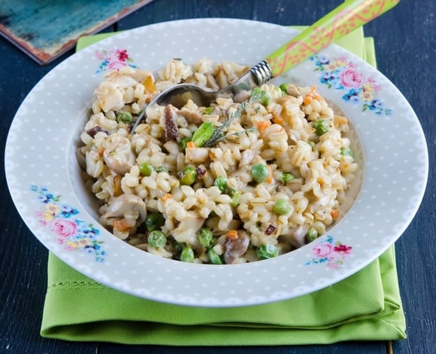 תבשיל אורז ובורגול עם פטריות ואפונה - תוספת שהיא ארוחה
