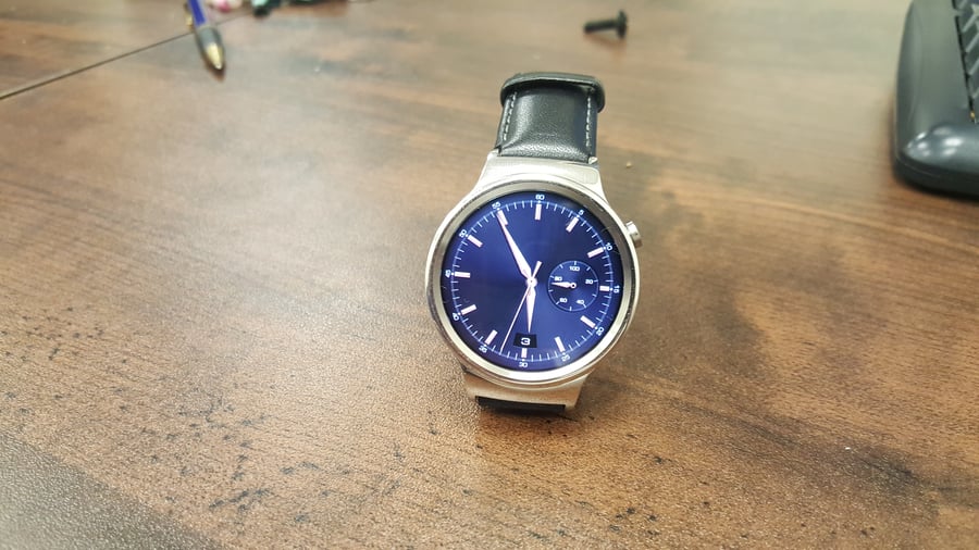 בדקנו: השעון החכם של "Huawei Watch" באמת שימושי עבורכם?