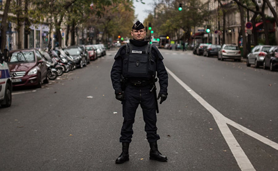 שוטר בפריז