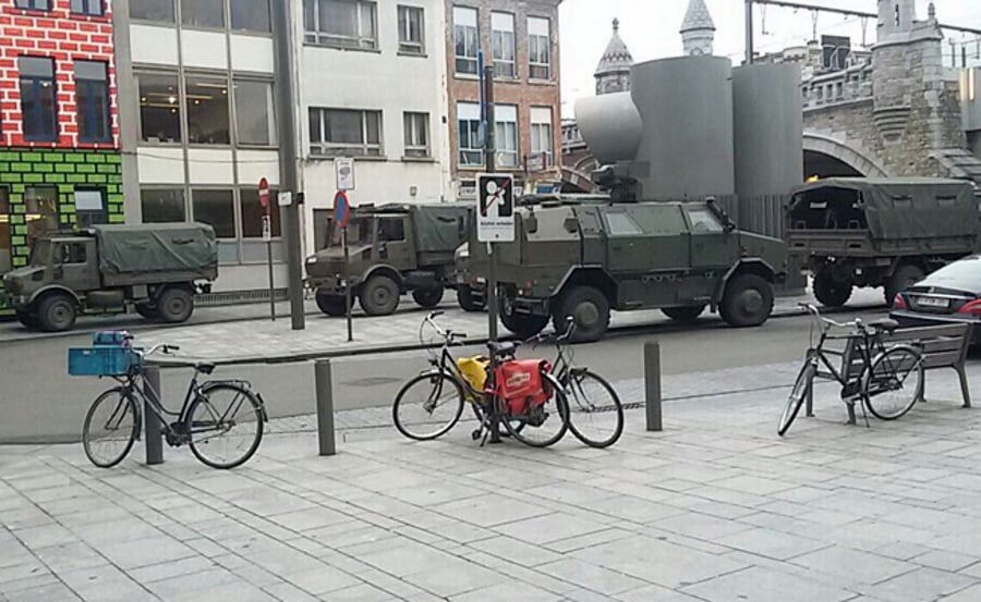 משוריינים ברחובות בבריסל: מצבור נשק כימי נמצא במולנבק