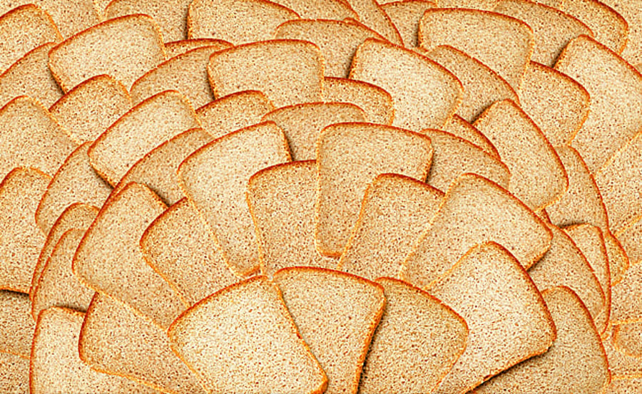 אל תנסו בבית: הצעירה שאכלה מאה פרוסות לחם