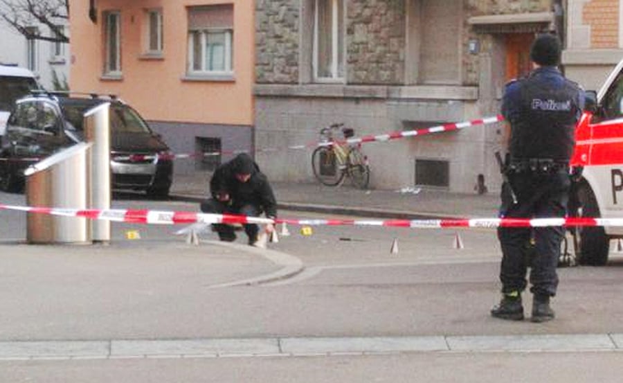 ניסיון פיגוע דקירה? אדם נורה בשוויץ לאחר שאיים על שוטרים עם סכין קצבים